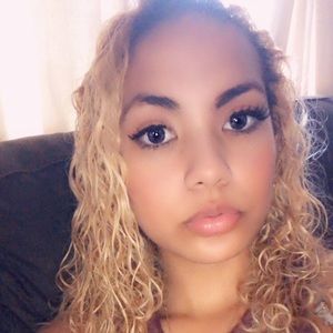 Meet your Posher, Nikole